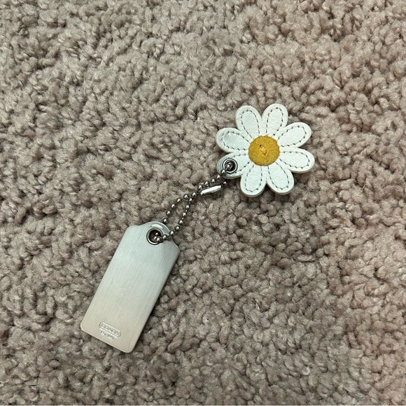 Coach Silver Hang Tag and Leather White Daisy Keychain Vintage - Picture 2 of 3
